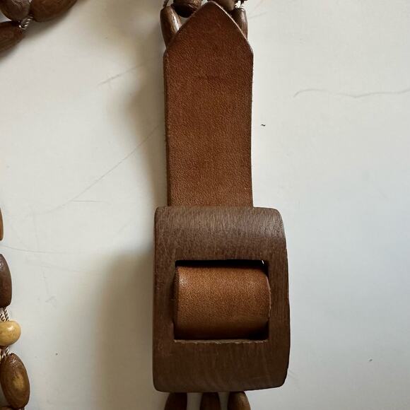 💥Wood Beaded Belt Leather Women’s size S/M 1970s / 1980s retro vibes - Picture 5 of 8